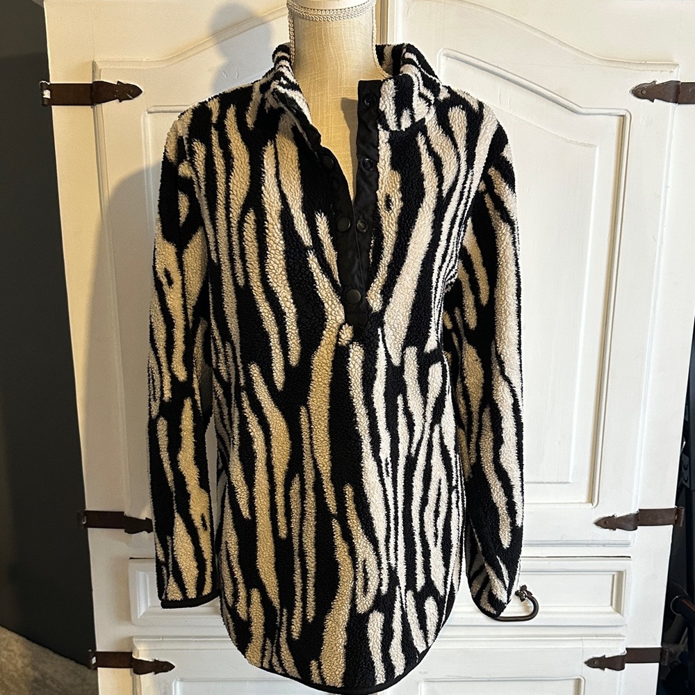 Terra & Sky Black and White Patterned Women's Sweater